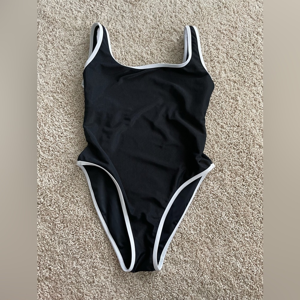 Lane Snow one piece women’s swim suit. Ribbed material. XL